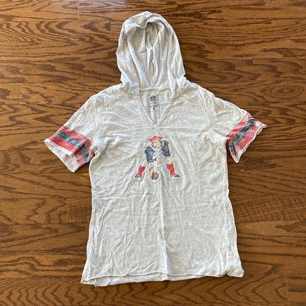 Vintage New England Patriots hooded tee